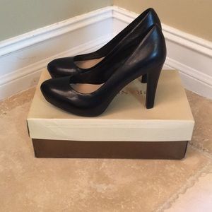 Franco Sarto “Cicero” black leather pumps